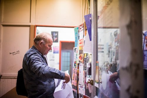 MIKAELA MACKENZIE / WINNIPEG FREE PRESS
Antero Lindblad puts up posters in the Exchange District in Winnipeg on Friday, Sept. 14, 2018.  Lindblad has made his living for over 20 years by doing this, for 25 cents a poster.
Winnipeg Free Press 2018.