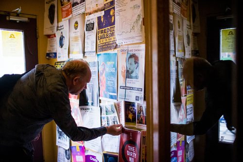 MIKAELA MACKENZIE / WINNIPEG FREE PRESS
Antero Lindblad puts up posters in the Exchange District in Winnipeg on Friday, Sept. 14, 2018.  Lindblad has made his living for over 20 years by doing this, for 25 cents a poster.
Winnipeg Free Press 2018.