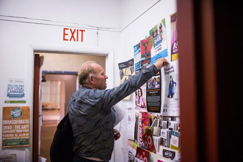 MIKAELA MACKENZIE / WINNIPEG FREE PRESS
Antero Lindblad puts up posters in the Exchange District in Winnipeg on Friday, Sept. 14, 2018.  Lindblad has made his living for over 20 years by doing this, for 25 cents a poster.
Winnipeg Free Press 2018.