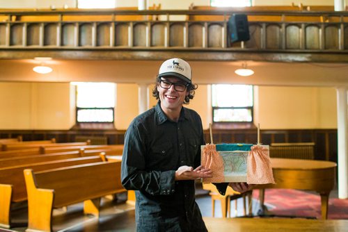 MIKAELA MACKENZIE / WINNIPEG FREE PRESS
Leonard Podaluk, organizer of Crankiefest, poses with a crankie at Crescent Fort Rouge United Church in Winnipeg on Monday, Sept. 17, 2018.  
Winnipeg Free Press 2018.