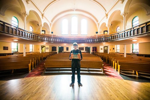 MIKAELA MACKENZIE / WINNIPEG FREE PRESS
Leonard Podaluk, organizer of Crankiefest, poses with a crankie at Crescent Fort Rouge United Church in Winnipeg on Monday, Sept. 17, 2018.  
Winnipeg Free Press 2018.