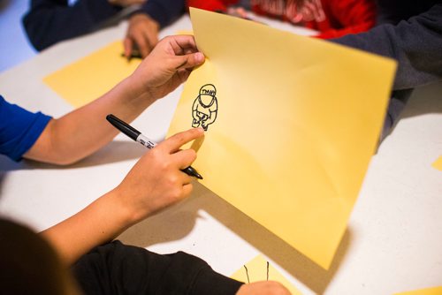 MIKAELA MACKENZIE / WINNIPEG FREE PRESS
Kids make crankies at Crescent Fort Rouge United Church in Winnipeg on Monday, Sept. 17, 2018.  
Winnipeg Free Press 2018.