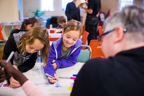 MIKAELA MACKENZIE / WINNIPEG FREE PRESS
Piper (left) and Iris Verrill make a crankie at Crescent Fort Rouge United Church in Winnipeg on Monday, Sept. 17, 2018.  
Winnipeg Free Press 2018.