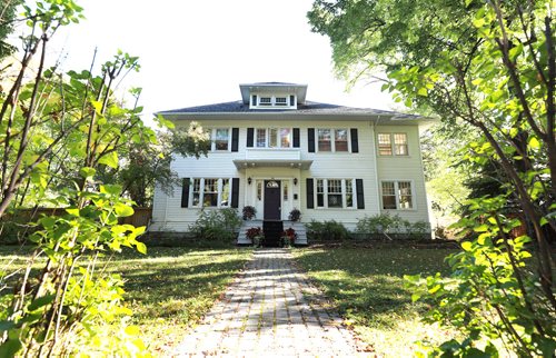 RUTH BONNEVILLE / WINNIPEG FREE PRESS 

Homes
Three Storey Character Home at 85 Harrow St. realtor Brenda Reaves.



September 18/18 
