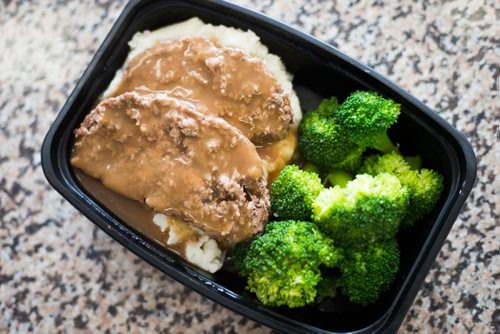 MIKAELA MACKENZIE / WINNIPEG FREE PRESS
The "heat and eat" meatloaf with mashed potatoes and broccoli at Supper central, a pre-prepared meal service, in Winnipeg on Wednesday, Sept. 19, 2018.  
Winnipeg Free Press 2018.
