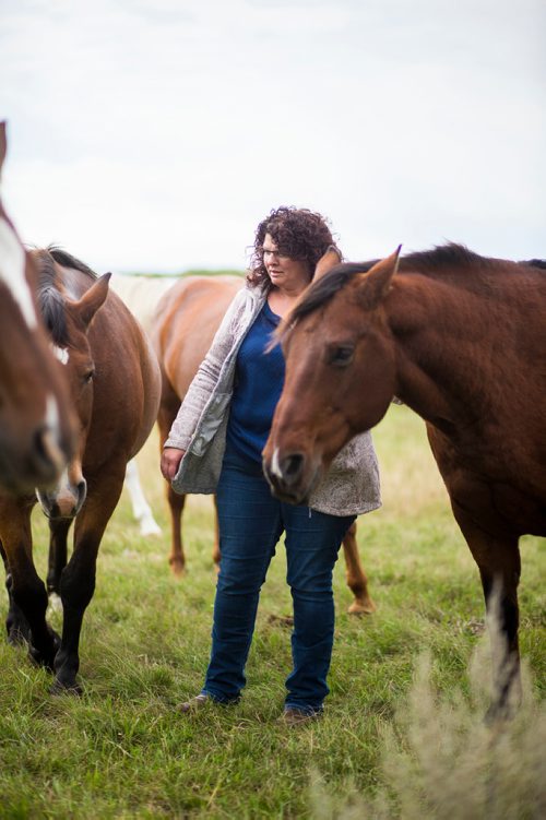 MIKAELA MACKENZIE / WINNIPEG FREE PRESS
Tracy Wood with her horses at Farm Away, just outside of Portage la Prairie, on Wednesday, Sept. 19, 2018.  
Winnipeg Free Press 2018.