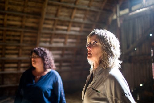 MIKAELA MACKENZIE / WINNIPEG FREE PRESS
Tracy Wood (left) and Taralea Simpson imagine how the barn would look as a music venue at Farm Away, just outside of Portage la Prairie, on Wednesday, Sept. 19, 2018.  
Winnipeg Free Press 2018.