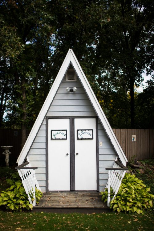 MIKAELA MACKENZIE / WINNIPEG FREE PRESS
The pool change rooms at Farm Away, just outside of Portage la Prairie, on Wednesday, Sept. 19, 2018.  
Winnipeg Free Press 2018.