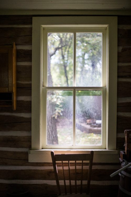 MIKAELA MACKENZIE / WINNIPEG FREE PRESS
The old cabin at Farm Away, just outside of Portage la Prairie, on Wednesday, Sept. 19, 2018.  
Winnipeg Free Press 2018.