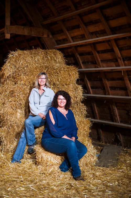 MIKAELA MACKENZIE / WINNIPEG FREE PRESS
Taralea Simpson (left) and Tracy Wood pose in the barn at Farm Away, just outside of Portage la Prairie, on Wednesday, Sept. 19, 2018.  
Winnipeg Free Press 2018.