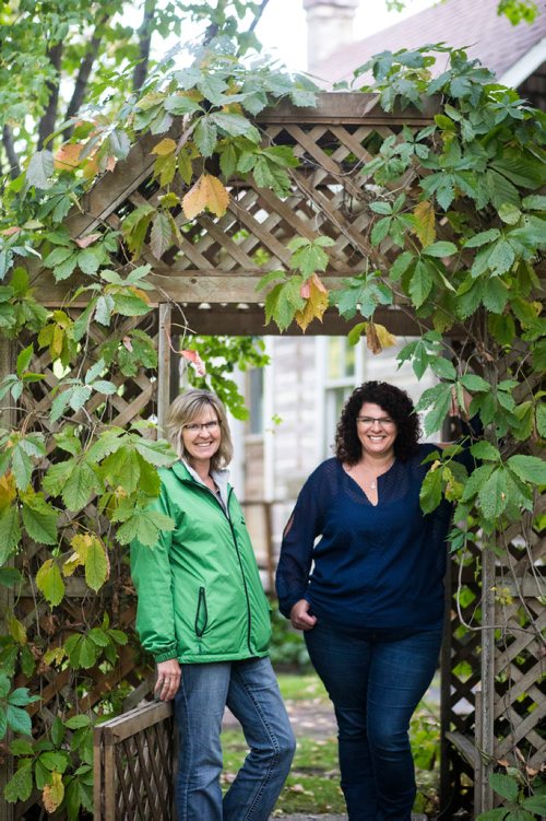 MIKAELA MACKENZIE / WINNIPEG FREE PRESS
Taralea Simpson (left) and Tracy Wood at the entrance to the secret garden at Farm Away, just outside of Portage la Prairie, on Wednesday, Sept. 19, 2018.  
Winnipeg Free Press 2018.