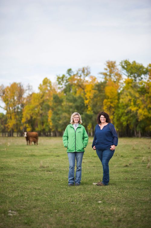 MIKAELA MACKENZIE / WINNIPEG FREE PRESS
Taralea Simpson (left) and Tracy Wood, owners of Farm Away, pose for a portrait in the cattle field of their family farm just outside of Portage la Prairie on Wednesday, Sept. 19, 2018.
Winnipeg Free Press 2018.