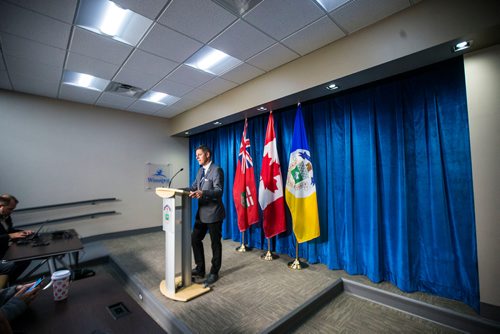 MIKAELA MACKENZIE / WINNIPEG FREE PRESS
Mayor Brian Bowman speaks to the media during a break at the last meeting of the current council membership at City Hall in Winnipeg on Thursday, Sept. 20, 2018.  
Winnipeg Free Press 2018.