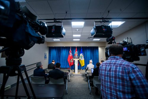 MIKAELA MACKENZIE / WINNIPEG FREE PRESS
Mayor Brian Bowman speaks to the media during a break at the last meeting of the current council membership at City Hall in Winnipeg on Thursday, Sept. 20, 2018.  
Winnipeg Free Press 2018.