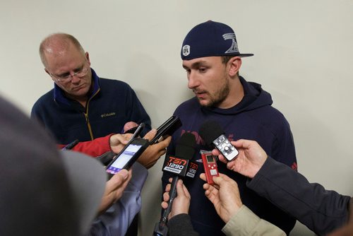 MIKE DEAL / WINNIPEG FREE PRESS
Montreal Alouettes starting quarterback Johnny Manziel talks to media after arriving at Investors Group Field Thursday afternoon.
180920 - Thursday, September 20, 2018.