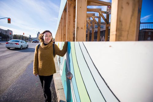 MIKAELA MACKENZIE / WINNIPEG FREE PRESS
Inuit artist Kailey Sheppard poses in front of her work on the on the pedestrian walkway outside the Winnipeg Art Gallery in Winnipeg on Friday, Sept. 21, 2018. The mural is titled "Mosaic Sea," and layers Inuit imagery through a collage-based process. Winnipeg Free Press 2018.