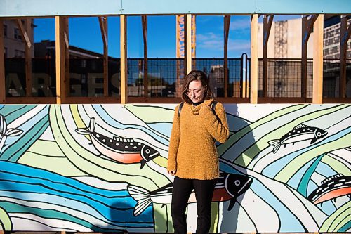 MIKAELA MACKENZIE / WINNIPEG FREE PRESS
Inuit artist Kailey Sheppard poses in front of her work on the on the pedestrian walkway outside the Winnipeg Art Gallery in Winnipeg on Friday, Sept. 21, 2018. The mural is titled "Mosaic Sea," and layers Inuit imagery through a collage-based process. Winnipeg Free Press 2018.