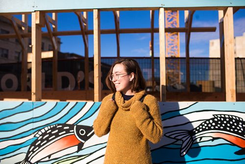 MIKAELA MACKENZIE / WINNIPEG FREE PRESS
Inuit artist Kailey Sheppard poses in front of her work on the on the pedestrian walkway outside the Winnipeg Art Gallery in Winnipeg on Friday, Sept. 21, 2018. The mural is titled "Mosaic Sea," and layers Inuit imagery through a collage-based process. Winnipeg Free Press 2018.