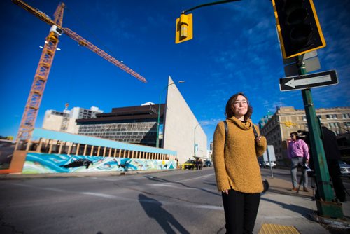 MIKAELA MACKENZIE / WINNIPEG FREE PRESS
Inuit artist Kailey Sheppard poses in front of her work on the on the pedestrian walkway outside the Winnipeg Art Gallery in Winnipeg on Friday, Sept. 21, 2018. The mural is titled "Mosaic Sea," and layers Inuit imagery through a collage-based process. Winnipeg Free Press 2018.