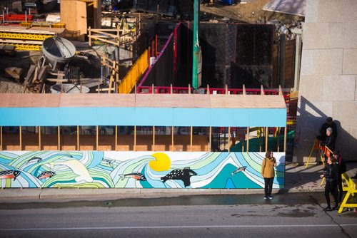 MIKAELA MACKENZIE / WINNIPEG FREE PRESS
A new mural by Inuit artist Kailey Sheppard on the on the pedestrian walkway outside the Winnipeg Art Gallery in Winnipeg on Friday, Sept. 21, 2018. The mural is titled "Mosaic Sea," and layers Inuit imagery through a collage-based process. Winnipeg Free Press 2018.