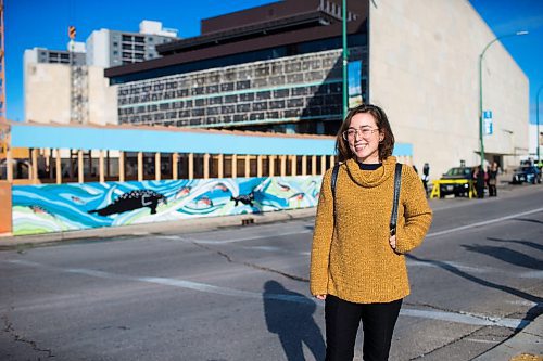 MIKAELA MACKENZIE / WINNIPEG FREE PRESS
Inuit artist Kailey Sheppard poses in front of her work on the on the pedestrian walkway outside the Winnipeg Art Gallery in Winnipeg on Friday, Sept. 21, 2018. The mural is titled "Mosaic Sea," and layers Inuit imagery through a collage-based process. Winnipeg Free Press 2018.