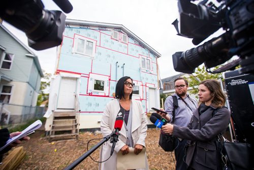 MIKAELA MACKENZIE / WINNIPEG FREE PRESS
Michelle Pereira, VP of Marketing, Communications & Philanthropy, speaks about recent thefts of copper wiring, tools, and more at the the 284 Cathedral build site in Winnipeg on Friday, Sept. 21, 2018.  Winnipeg Free Press 2018.