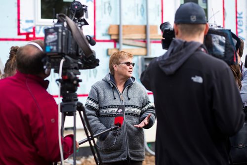 MIKAELA MACKENZIE / WINNIPEG FREE PRESS
Linda Peters, VP of Program Delivery, speaks about recent thefts of copper wiring, tools, and more at the the 284 Cathedral build site in Winnipeg on Friday, Sept. 21, 2018.  Winnipeg Free Press 2018.