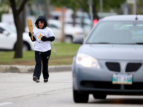 TREVOR HAGAN / WINNIPEG FREE PRESS
A young woman carries the torch along Portage Avenue during the Torch of Dignity run in support of human rights and dignity, Sunday, September 23, 2018.