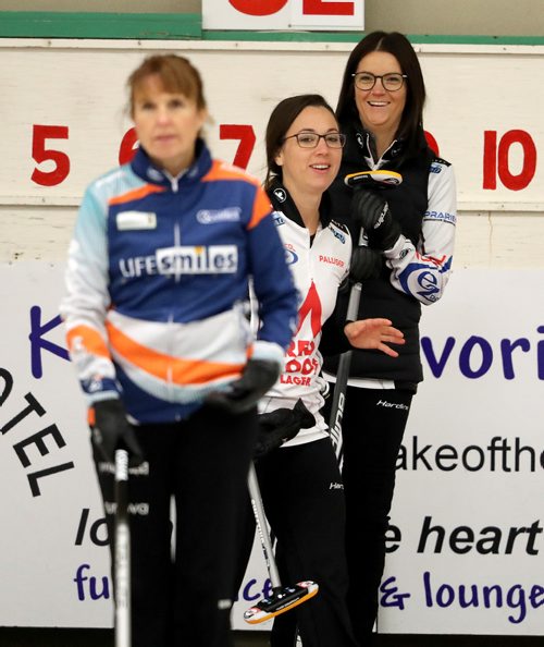 TREVOR HAGAN / WINNIPEG FREE PRESS
Kerri Einarson, right, and Val Sweeting laugh while curling against Darcy Robertson, left, at the Granite Curling Club, Sunday, September 23, 2018.