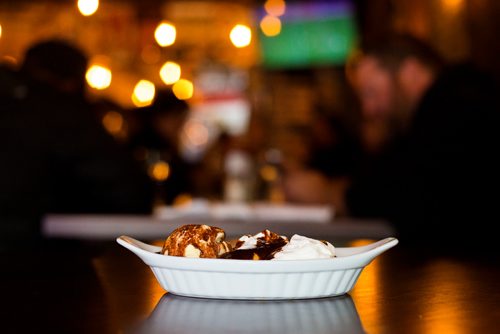 MIKAELA MACKENZIE / WINNIPEG FREE PRESS
The deep fried mars bar at Leopold's Tavern in South Osborne in Winnipeg on Tuesday, Sept. 25, 2018.  Winnipeg Free Press 2018.