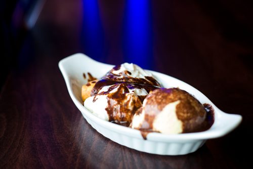 MIKAELA MACKENZIE / WINNIPEG FREE PRESS
The deep fried mars bar at Leopold's Tavern in South Osborne in Winnipeg on Tuesday, Sept. 25, 2018.  Winnipeg Free Press 2018.