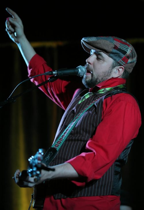 Brandon Sun Hawkley Workman performed on stage at the Great Canadian Roadhouse on Tuesday evening. (Bruce Bumstead/Brandon Sun)