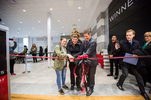 MIKAELA MACKENZIE / WINNIPEG FREE PRESS
Jessica Sanchez (left), Anna-Joy Careme, and mayor Brian Bowman cut the ribbon at the HomeSense and Winners Winnipeg grand opening in Winnipeg on Tuesday, Sept. 25, 2018.  Winnipeg Free Press 2018.