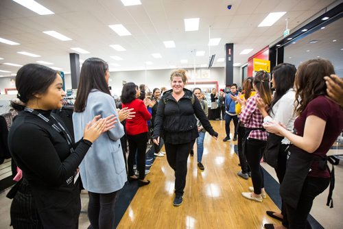 MIKAELA MACKENZIE / WINNIPEG FREE PRESS
The first customer, Anna-Joy Careme, gets clapped in at the HomeSense and Winners Winnipeg grand opening in Winnipeg on Tuesday, Sept. 25, 2018.  Winnipeg Free Press 2018.