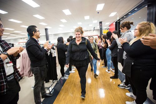 MIKAELA MACKENZIE / WINNIPEG FREE PRESS
The first customer, Anna-Joy Careme, gets clapped in at the HomeSense and Winners Winnipeg grand opening in Winnipeg on Tuesday, Sept. 25, 2018.  Winnipeg Free Press 2018.