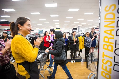 MIKAELA MACKENZIE / WINNIPEG FREE PRESS
The first customers are clapped in at the HomeSense and Winners Winnipeg grand opening in Winnipeg on Tuesday, Sept. 25, 2018.  Winnipeg Free Press 2018.