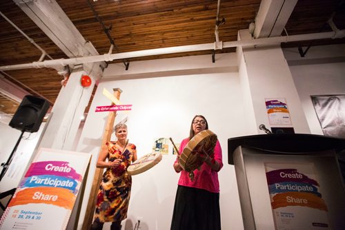 MIKAELA MACKENZIE / WINNIPEG FREE PRESS
Val Vint (right) and Darci Adam perform a drum song to celebrate the 2018 Culture Days theme #OnBeat at the Culture Days Manitoba and Nuit Blanche Winnipeg media launch in Winnipeg on Tuesday, Sept. 25, 2018.  Winnipeg Free Press 2018.