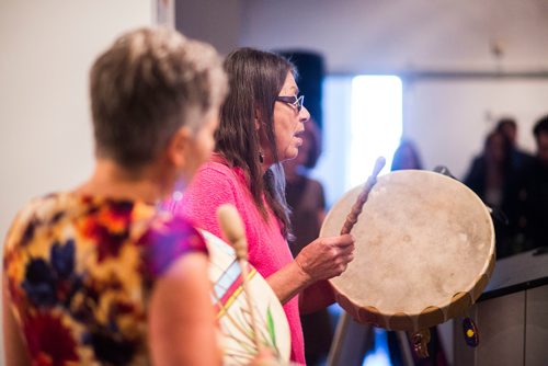 MIKAELA MACKENZIE / WINNIPEG FREE PRESS
Val Vint (right) and Darci Adam perform a drum song to celebrate the 2018 Culture Days theme #OnBeat at the Culture Days Manitoba and Nuit Blanche Winnipeg media launch in Winnipeg on Tuesday, Sept. 25, 2018.  Winnipeg Free Press 2018.