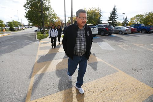 JOHN WOODS / WINNIPEG FREE PRESS
David Harper's nephew Roy Harper enters Seven Oaks Hospital with family members to speak to administration Tuesday, September 25, 2018. Roy Harper was told by the hospital that his uncle David was discharged when in fact he had died earlier in the day.