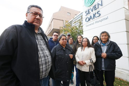 JOHN WOODS / WINNIPEG FREE PRESS
David Harper's nephew Roy Harper, left, and David's sisters, front row left to right, Nora Whiteway and Gladys Harper, are photographed with family members outside Seven Oaks Hospital Tuesday, September 25, 2018. Roy Harper was told by the hospital that his uncle David was discharged when in fact he had died earlier in the day.