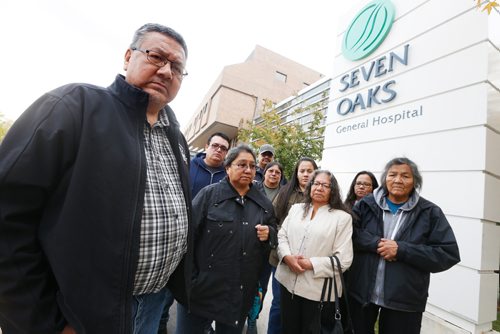 JOHN WOODS / WINNIPEG FREE PRESS
David Harper's nephew Roy Harper, left, and David's sisters, front row left to right, Nora Whiteway and Gladys Harper, are photographed with family members outside Seven Oaks Hospital Tuesday, September 25, 2018. Roy Harper was told by the hospital that his uncle David was discharged when in fact he had died earlier in the day.