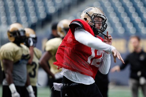 PHIL HOSSACK / WINNIPEG FREE PRESS -  U of Manitoba Bison QB #12 Des Catellier at the team's workout Tuesday. - Sept 25, 2018