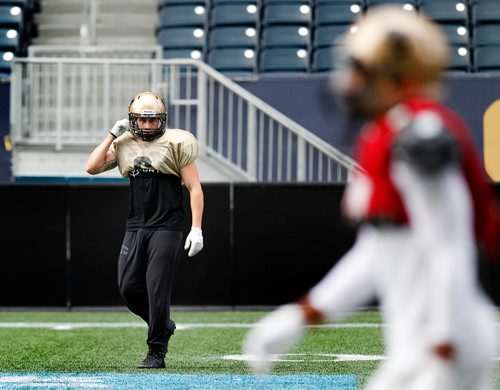 PHIL HOSSACK / WINNIPEG FREE PRESS -  U of Manitoba Bison receiver #6 Dylan Schrot at the team's workout Tuesday. - Sept 25, 2018