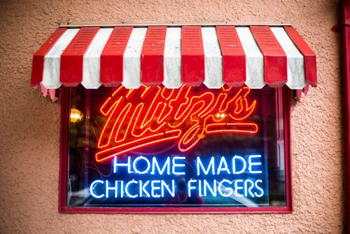 MIKAELA MACKENZIE / WINNIPEG FREE PRESS
Mitzi's Chicken Finger Restaurant in Winnipeg on Wednesday, Sept. 26, 2018.  Winnipeg Free Press 2018.