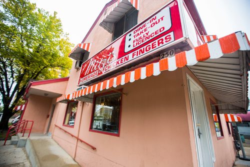 MIKAELA MACKENZIE / WINNIPEG FREE PRESS
Mitzi's Chicken Finger Restaurant in Winnipeg on Wednesday, Sept. 26, 2018.  Winnipeg Free Press 2018.