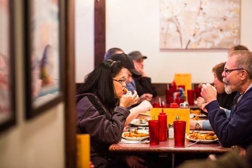 MIKAELA MACKENZIE / WINNIPEG FREE PRESS
Customers chow down at Mitzi's Chicken Finger Restaurant in Winnipeg on Wednesday, Sept. 26, 2018.  Winnipeg Free Press 2018.