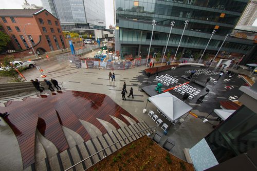 MIKE DEAL / WINNIPEG FREE PRESS
True North Real Estate Development celebrated the official opening of True North Square's public plaza Thursday afternoon inside the lobby of 242 Hargrave because of inclement weather..
180927 - Thursday, September 27, 2018.