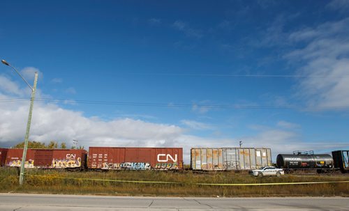 MIKE DEAL / WINNIPEG FREE PRESS
Police at the scene of a CN rail line where a person was hit by a train close to Wilkes Ave. and Shaftesbury Blvd. Friday morning.
180928 - Friday, September 28, 2018.