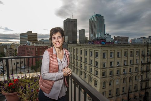 MIKE DEAL / WINNIPEG FREE PRESS
Deborah Zanke has lived downtown in the Traveller's Building, for 15 years, and says the Exchange District almost feels like it's own city.
180928 - Friday, September 28, 2018.