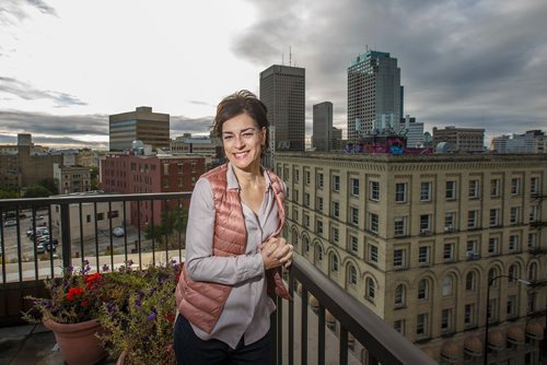 MIKE DEAL / WINNIPEG FREE PRESS
Deborah Zanke has lived downtown in the Traveller's Building, for 15 years, and says the Exchange District almost feels like it's own city.
180928 - Friday, September 28, 2018.